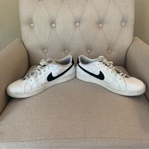 Nike Men's Court Royale 2 Better Essential Sneaker Size 11.5